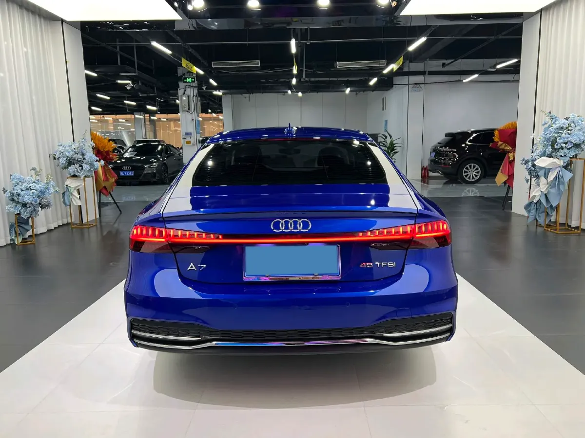 2022 Audi A7 2.0T 245HP L4 7DCT,autocango,china used car exporter,china ev exporter,chinese used car exporter,chinese used ev exporter