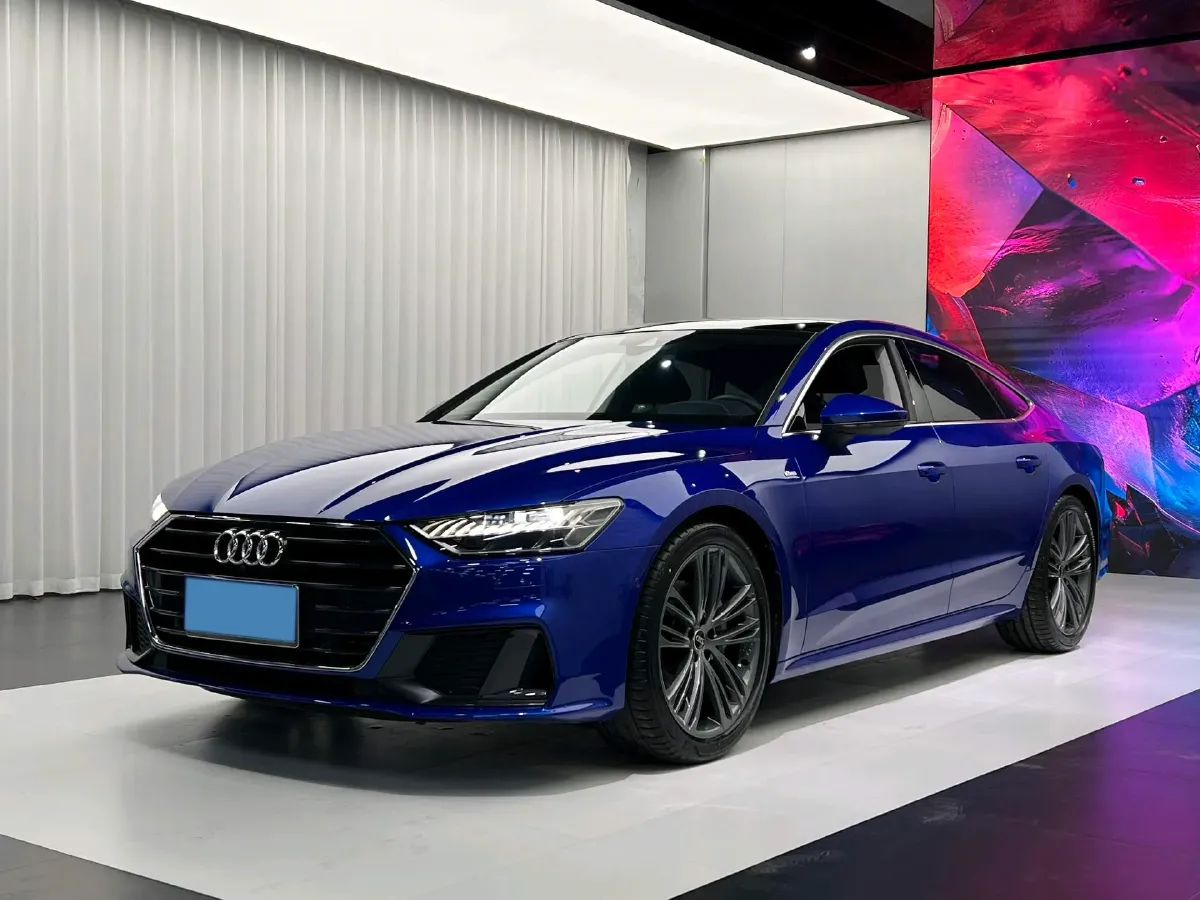 2022 Audi A7 2.0T 245HP L4 7DCT,autocango,china used car exporter,china ev exporter,chinese used car exporter,chinese used ev exporter