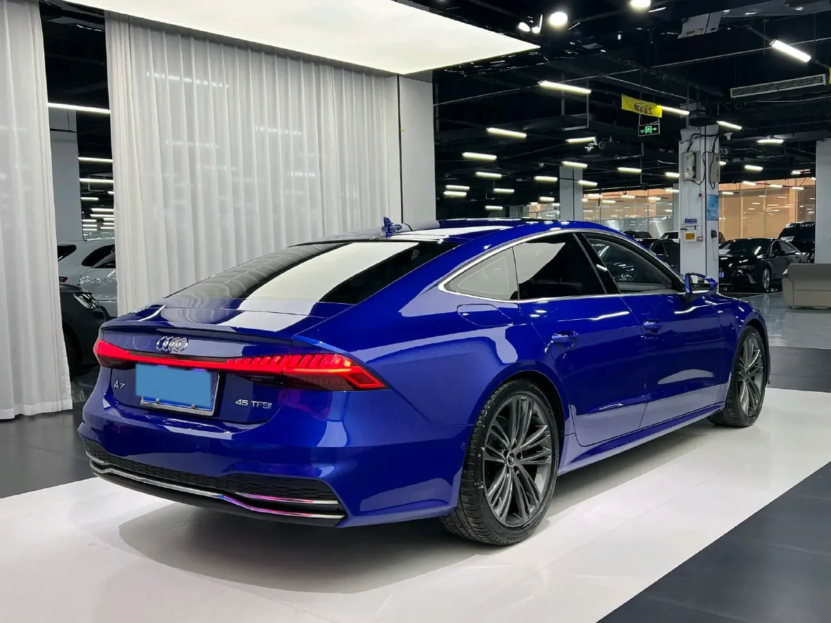 2022 Audi A7 2.0T 245HP L4 7DCT,autocango,china used car exporter,china ev exporter,chinese used car exporter,chinese used ev exporter