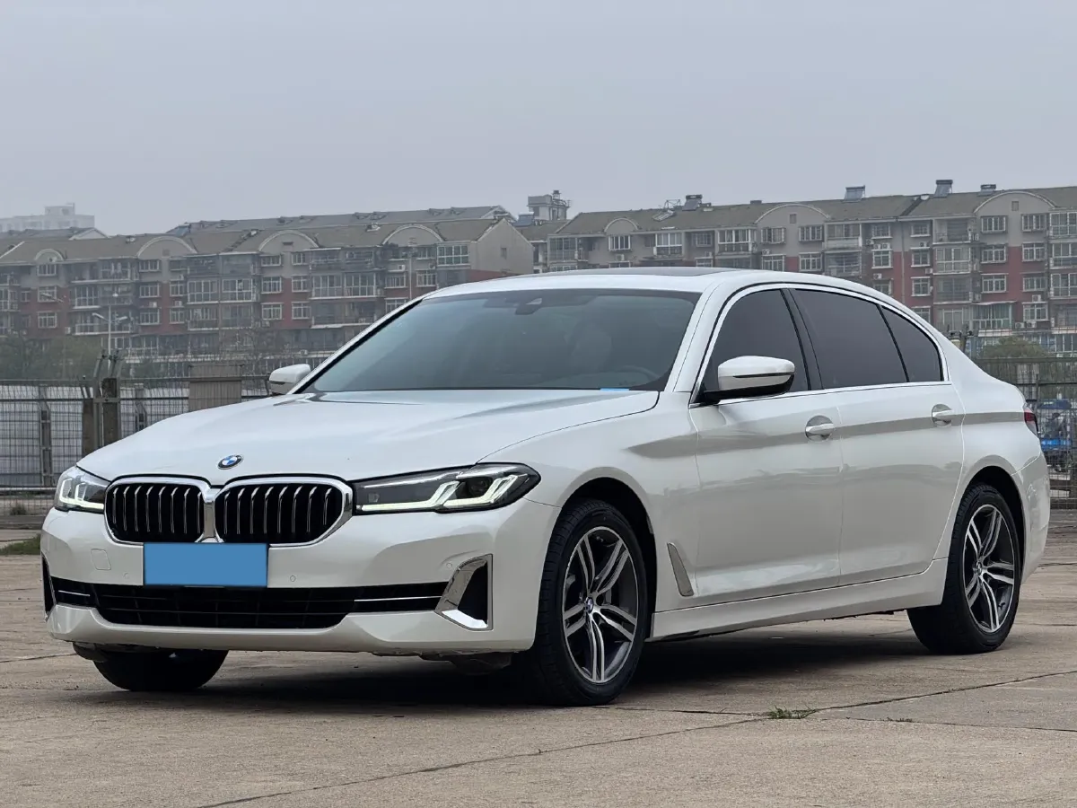 2022 BMW 5 Series 2.0T 252HP L4 8AT,autocango,china used car exporter,china ev exporter,chinese used car exporter,chinese used ev exporter