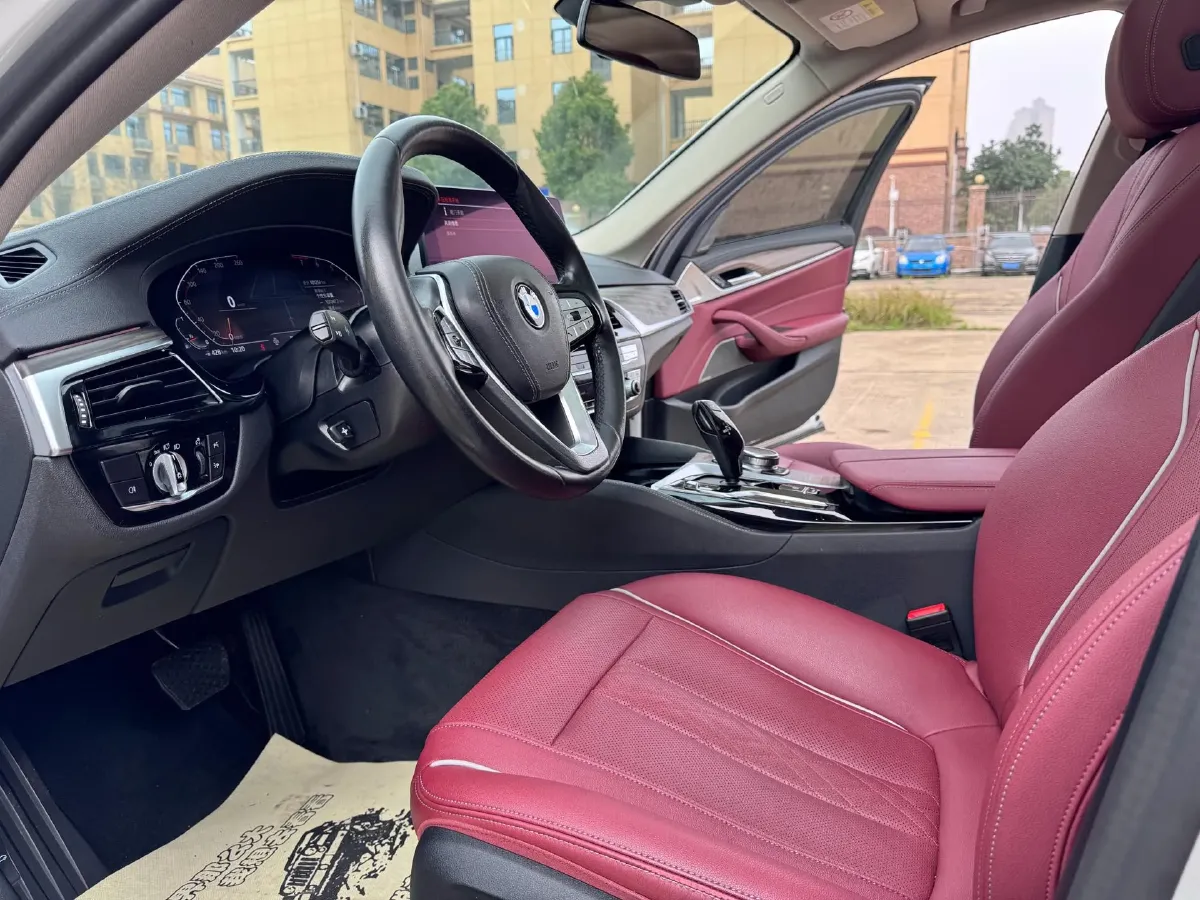 2022 BMW 5 Series 2.0T 252HP L4 8AT,autocango,china used car exporter,china ev exporter,chinese used car exporter,chinese used ev exporter