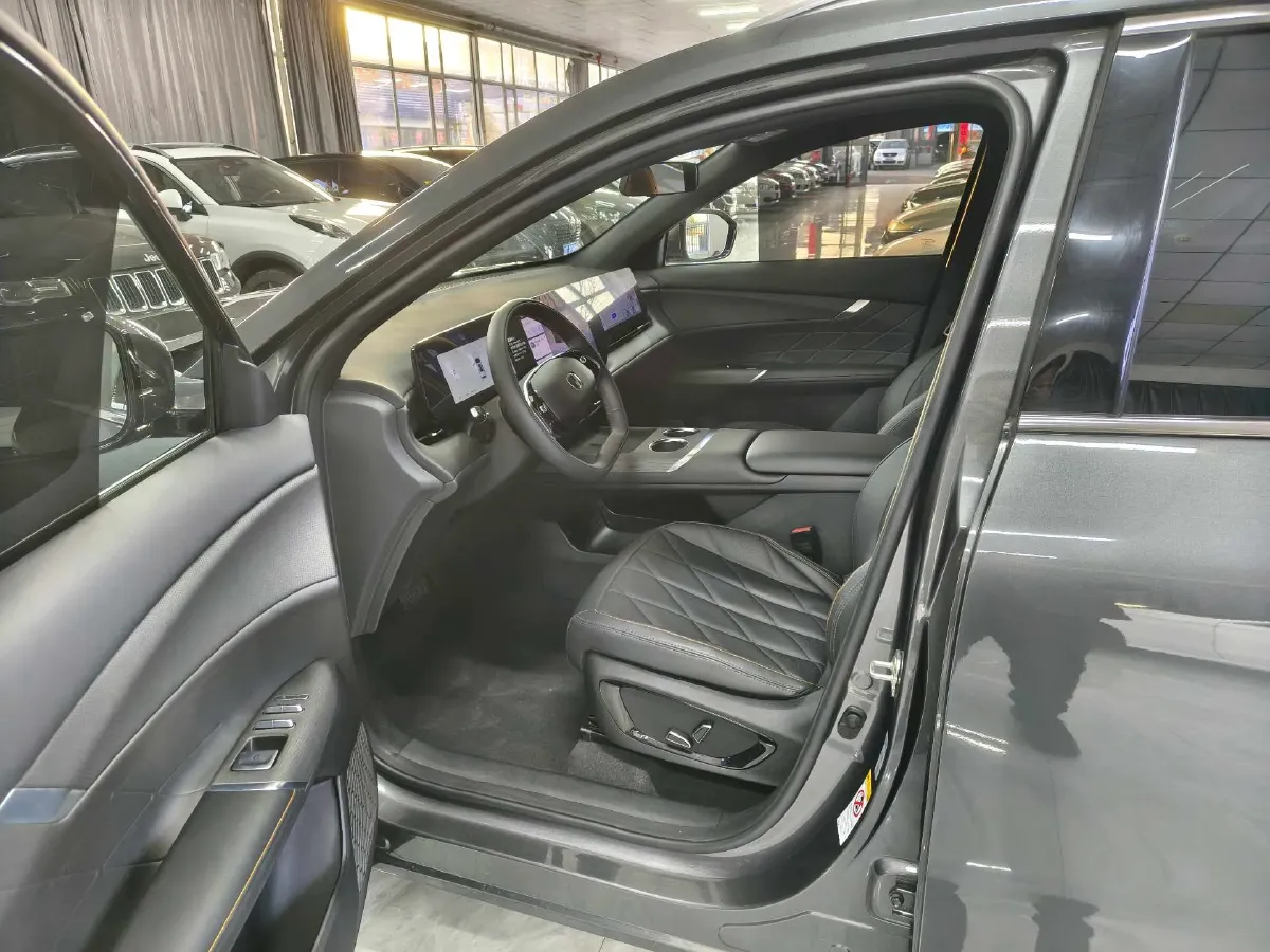 2025 ChangAn CS75 Plus 1.5T 192HP L4 8AT,autocango,china used car exporter,china ev exporter,chinese used car exporter,chinese used ev exporter