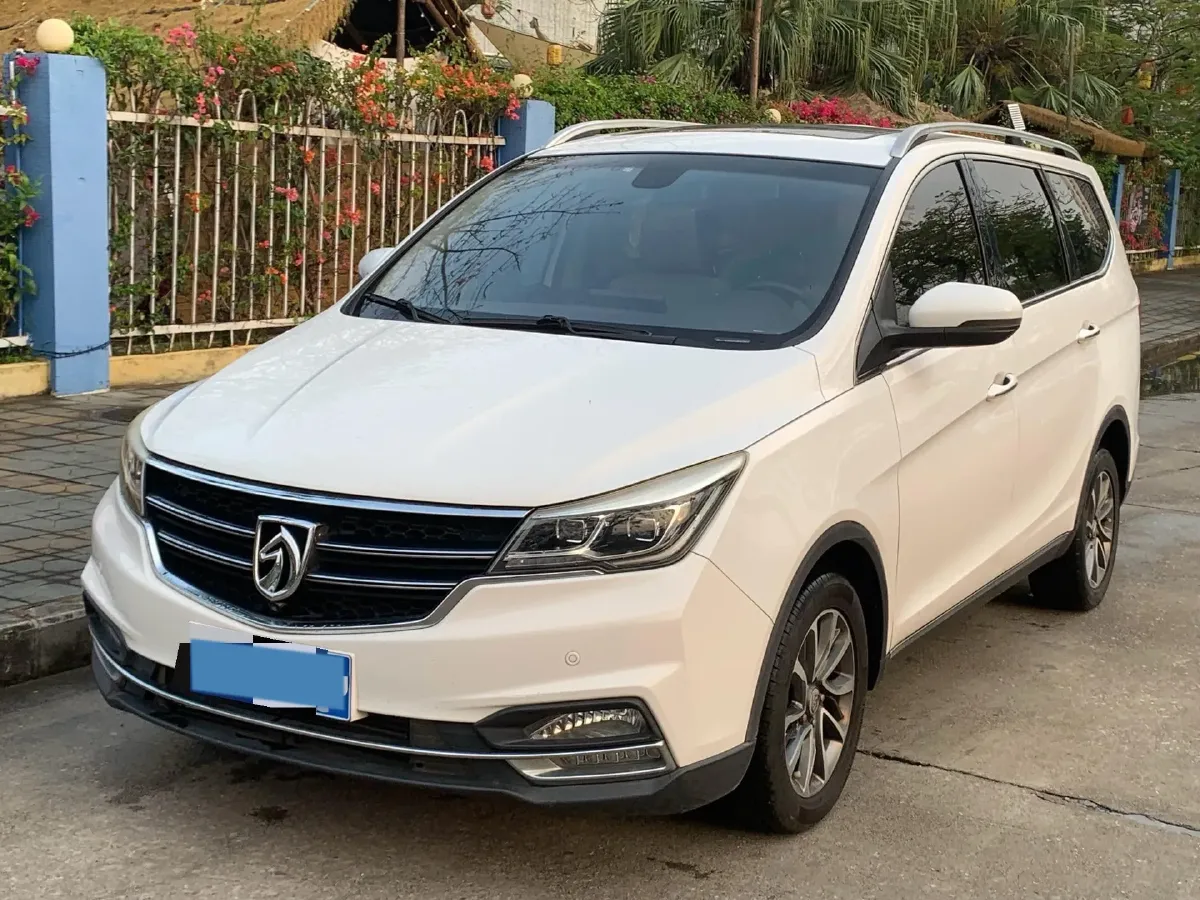 2017 BaoJun 730 1.5T 150HP L4 6DCT,autocango,china used car exporter,china ev exporter,chinese used car exporter,chinese used ev exporter