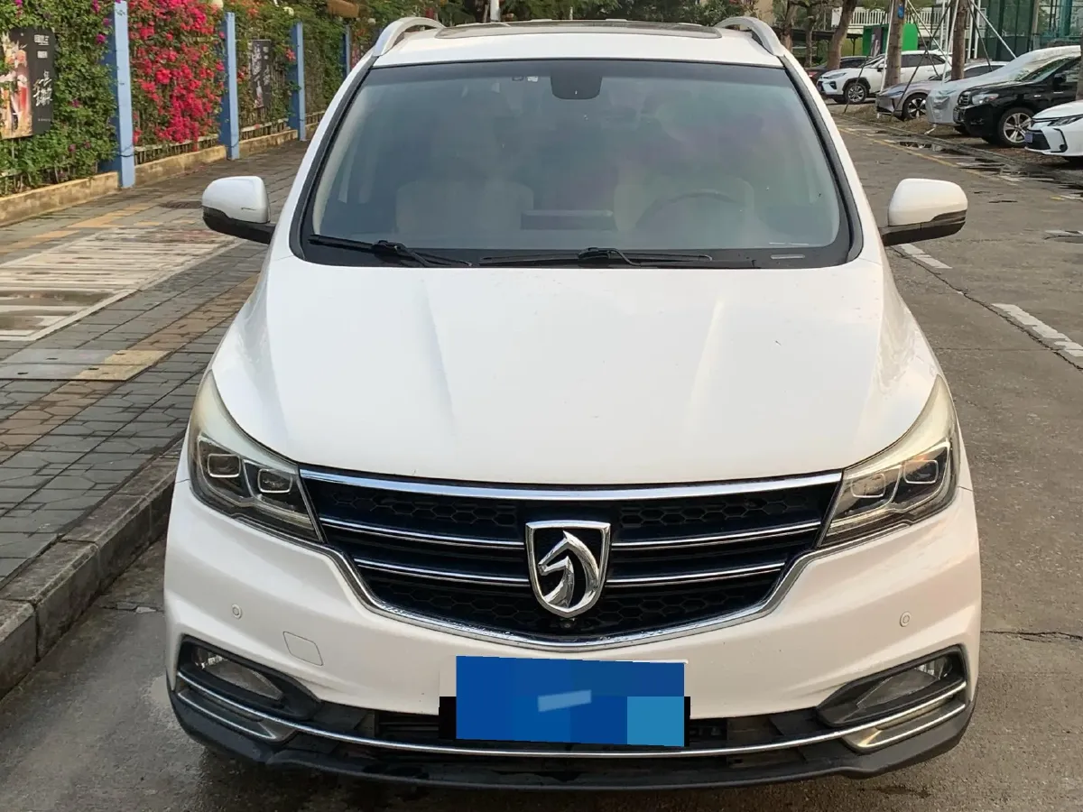 2017 BaoJun 730 1.5T 150HP L4 6DCT,autocango,china used car exporter,china ev exporter,chinese used car exporter,chinese used ev exporter