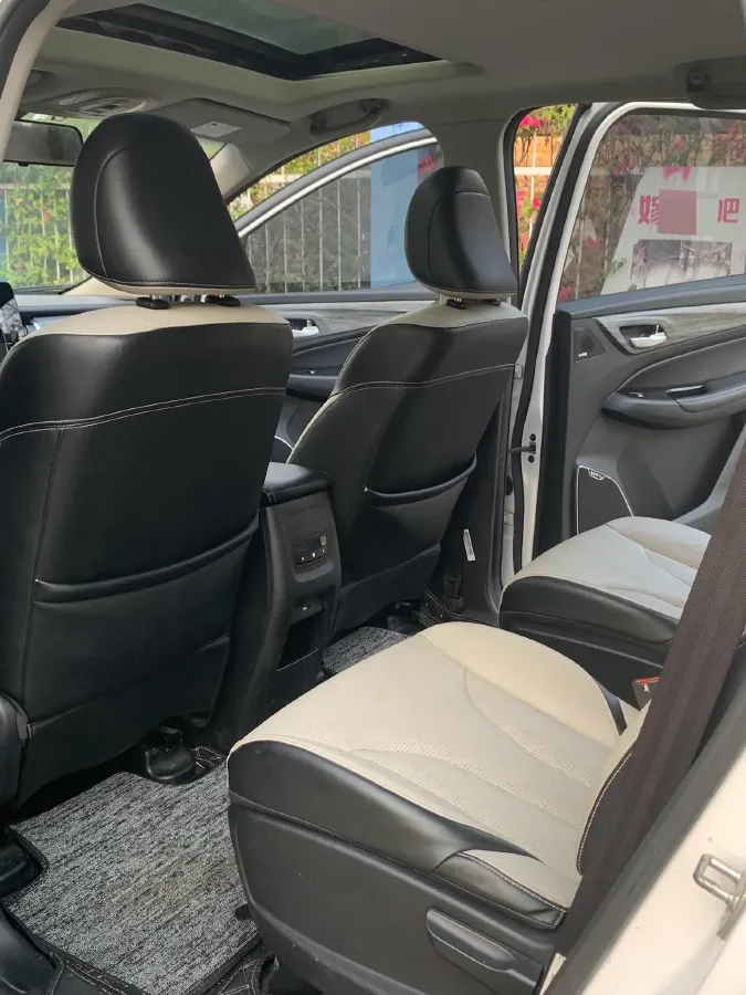 2017 BaoJun 730 1.5T 150HP L4 6DCT,autocango,china used car exporter,china ev exporter,chinese used car exporter,chinese used ev exporter