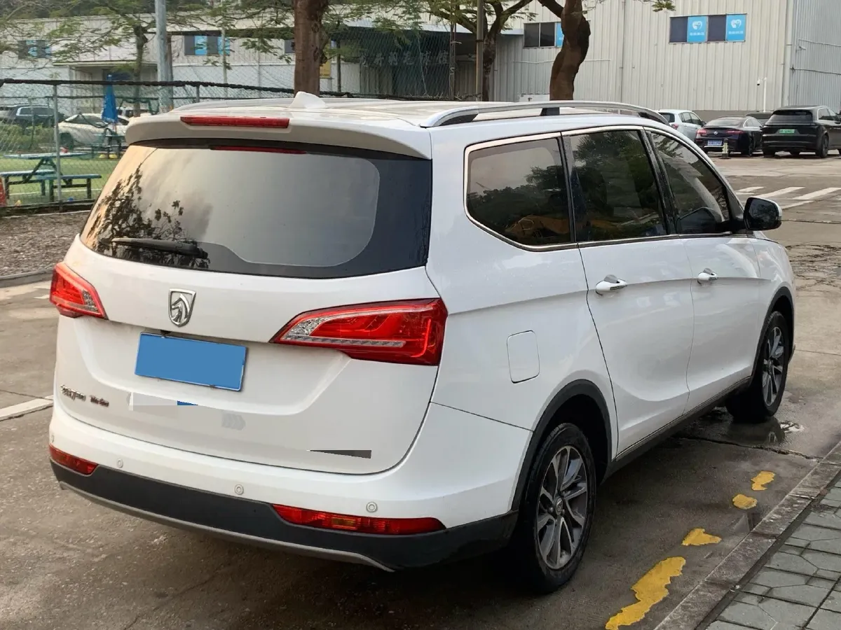 2017 BaoJun 730 1.5T 150HP L4 6DCT,autocango,china used car exporter,china ev exporter,chinese used car exporter,chinese used ev exporter