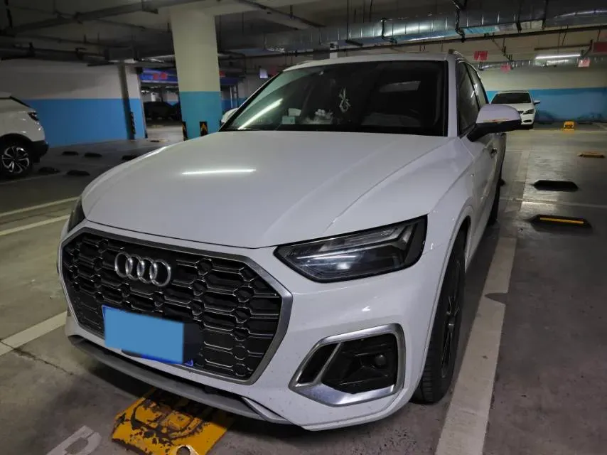 2022 Audi Q5L 2.0T 190HP L4 7DCT,autocango,china used car exporter,china ev exporter,chinese used car exporter,chinese used ev exporter
