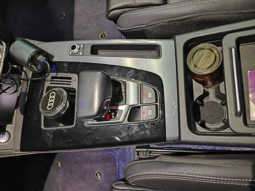 2022 Audi Q5L 2.0T 190HP L4 7DCT,autocango,china used car exporter,china ev exporter,chinese used car exporter,chinese used ev exporter