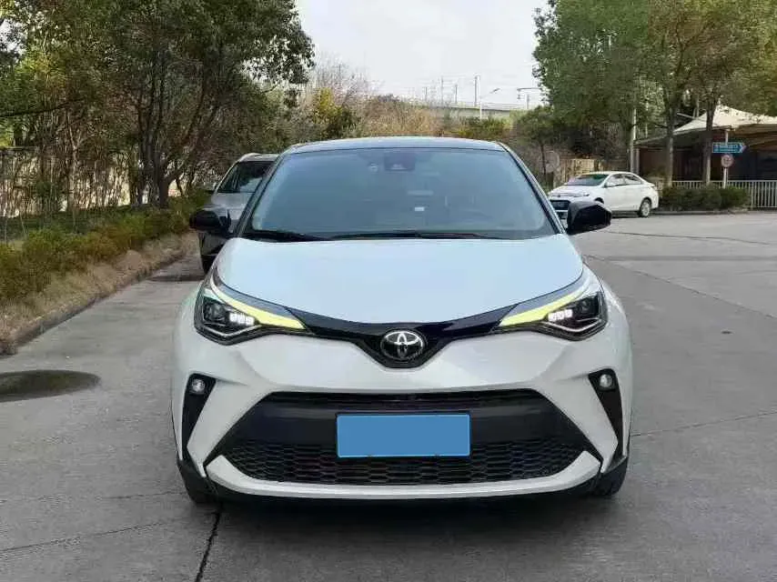 2022 Toyota C-HR 2.0L 171HP L4 CVT,autocango,china used car exporter,china ev exporter,chinese used car exporter,chinese used ev exporter