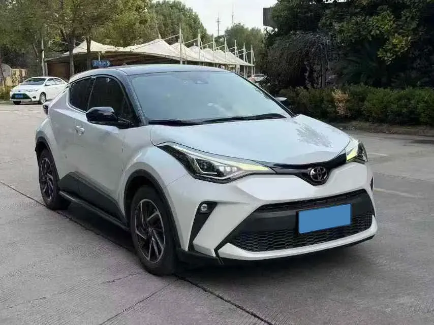 2022 Toyota C-HR 2.0L 171HP L4 CVT,autocango,china used car exporter,china ev exporter,chinese used car exporter,chinese used ev exporter