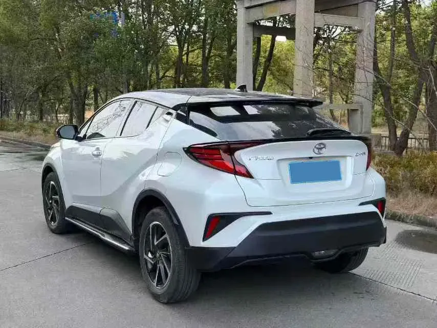 2022 Toyota C-HR 2.0L 171HP L4 CVT,autocango,china used car exporter,china ev exporter,chinese used car exporter,chinese used ev exporter