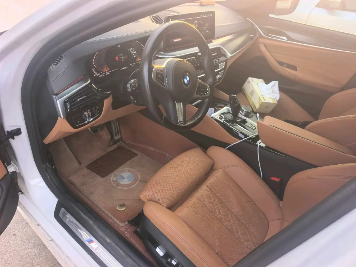 2022 BMW 5 Series 2.0T 184HP L4 8AT,autocango,china used car exporter,china ev exporter,chinese used car exporter,chinese used ev exporter