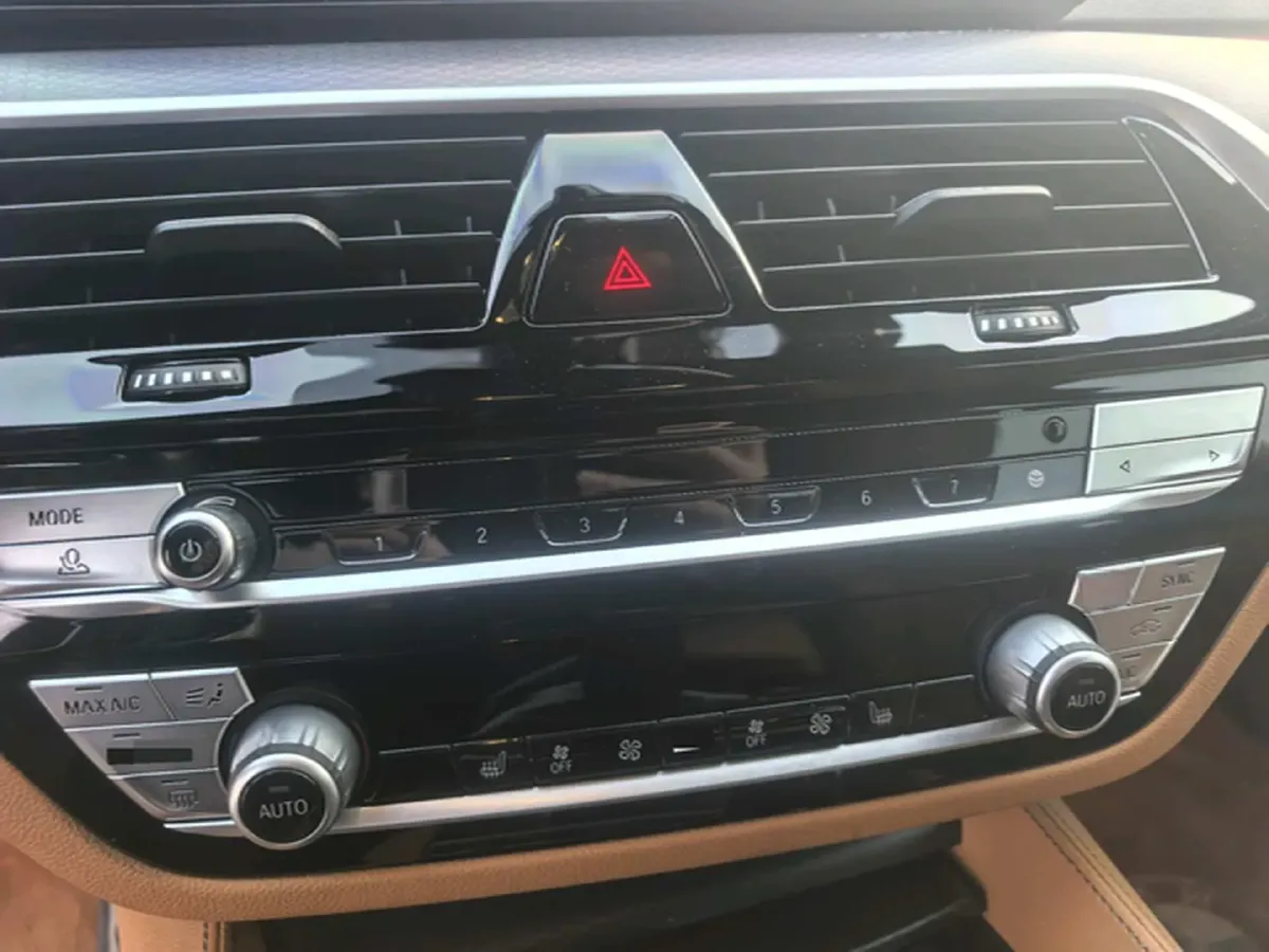 2022 BMW 5 Series 2.0T 184HP L4 8AT,autocango,china used car exporter,china ev exporter,chinese used car exporter,chinese used ev exporter