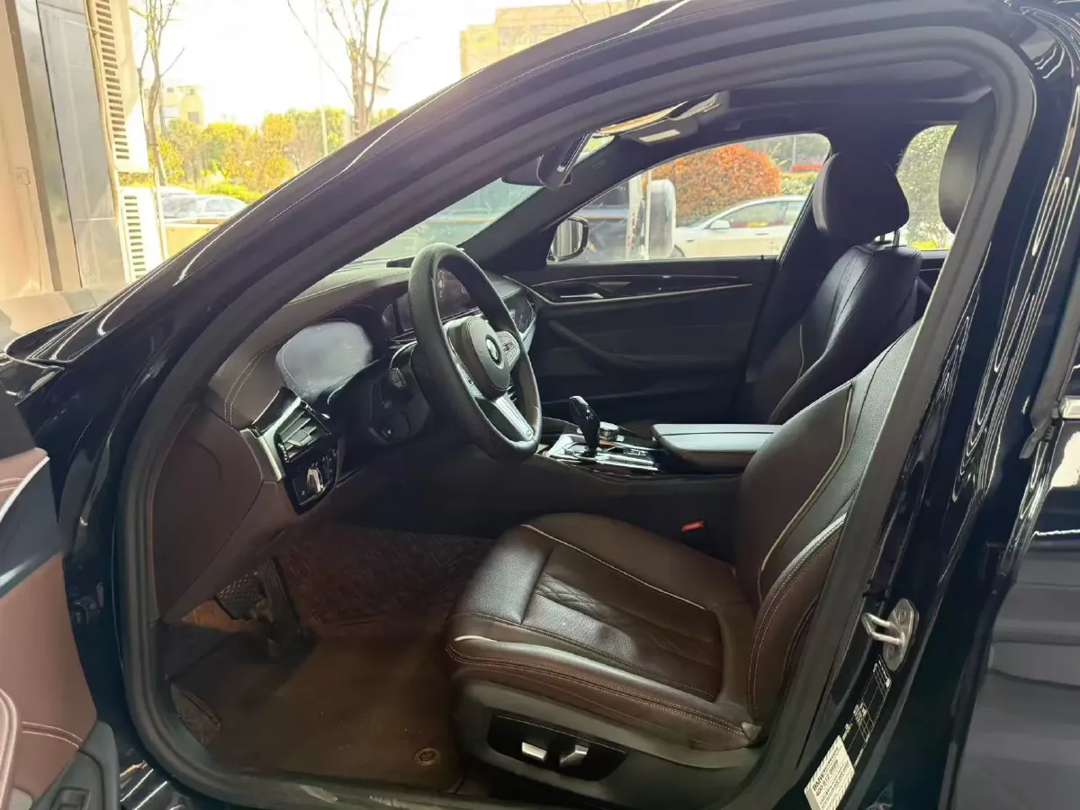 2022 BMW 5 Series 2.0T 184HP L4 8AT,autocango,china used car exporter,china ev exporter,chinese used car exporter,chinese used ev exporter