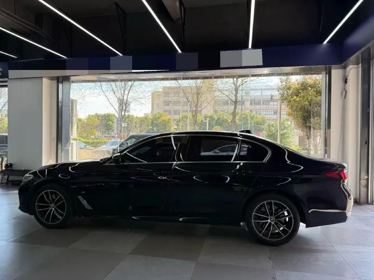 2022 BMW 5 Series 2.0T 184HP L4 8AT,autocango,china used car exporter,china ev exporter,chinese used car exporter,chinese used ev exporter