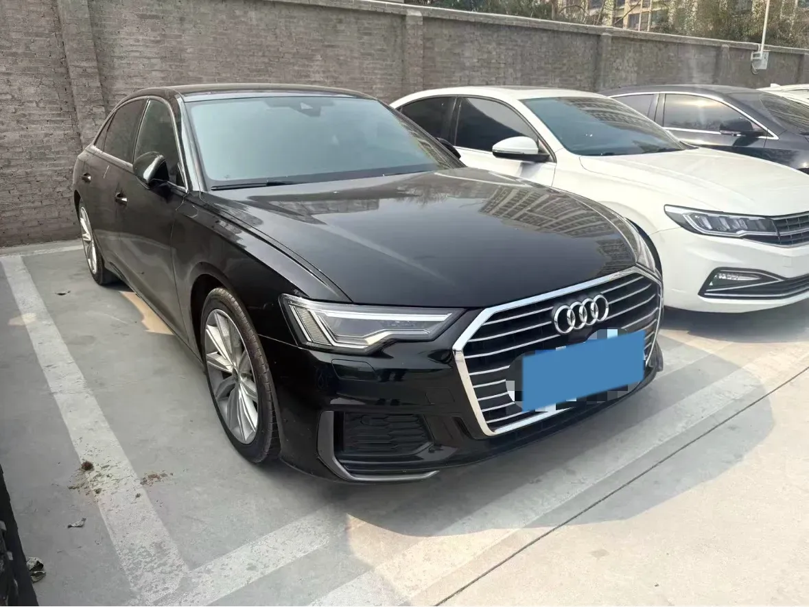 2022 Audi A6L 2.0T 224HP L4 7DCT,autocango,china used car exporter,china ev exporter,chinese used car exporter,chinese used ev exporter
