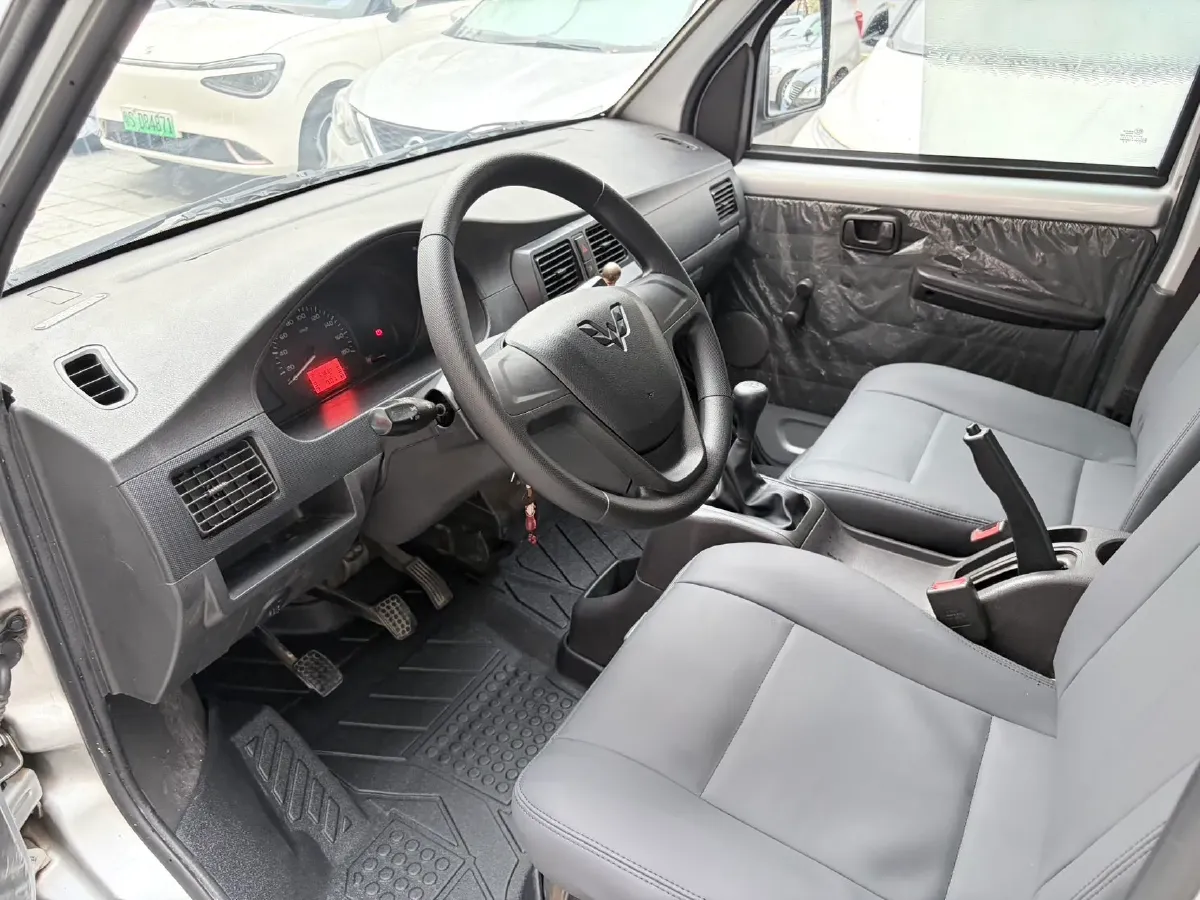 2016 WuLing ZhiGuang Mini Truck 1.2L 82HP L4 5MT,autocango,china used car exporter,china ev exporter,chinese used car exporter,chinese used ev exporter