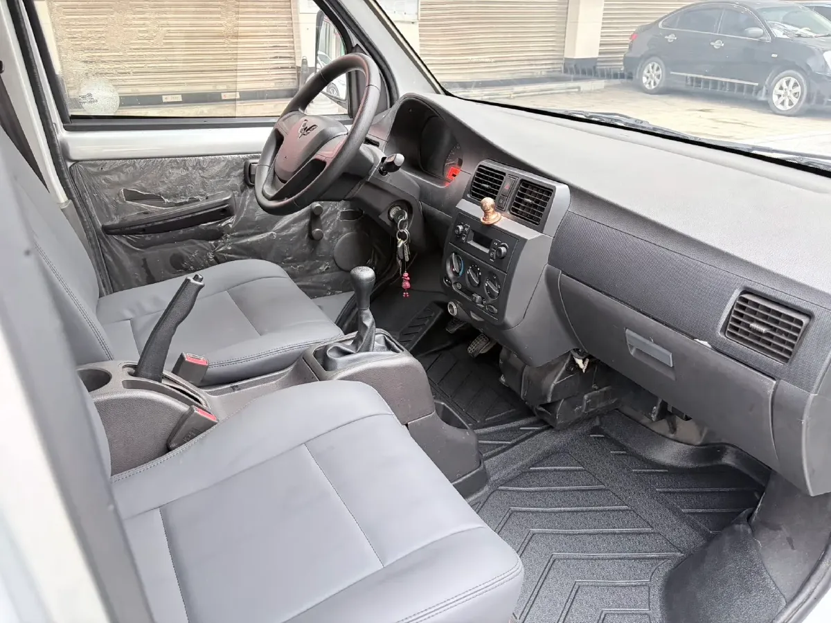 2016 WuLing ZhiGuang Mini Truck 1.2L 82HP L4 5MT,autocango,china used car exporter,china ev exporter,chinese used car exporter,chinese used ev exporter