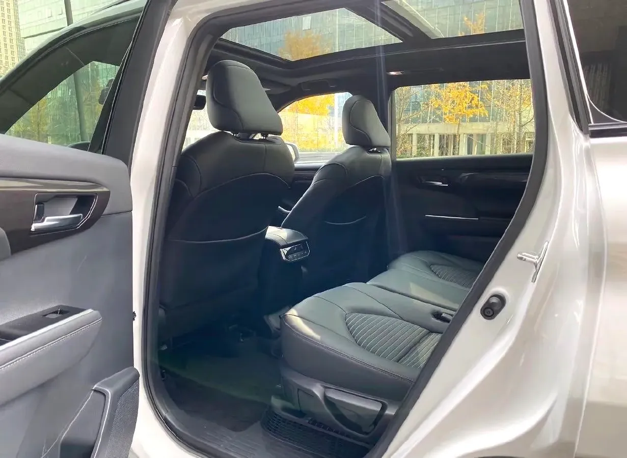 2022 Toyota Crown Kluger 2.5L 192HP L4 E-CVT Hybrid,autocango,china used car exporter,china ev exporter,chinese used car exporter,chinese used ev exporter