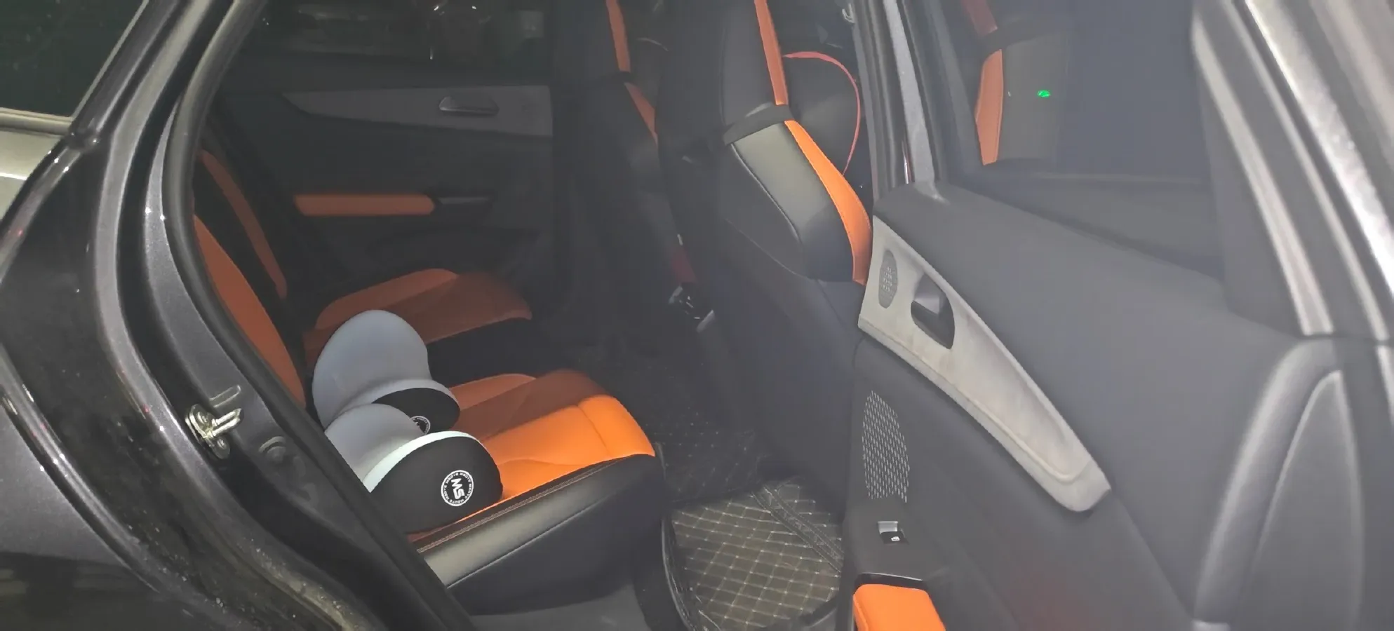 2025 ChangAn UNI-V 2.0T 245HP L4 8AT,autocango,china used car exporter,china ev exporter,chinese used car exporter,chinese used ev exporter