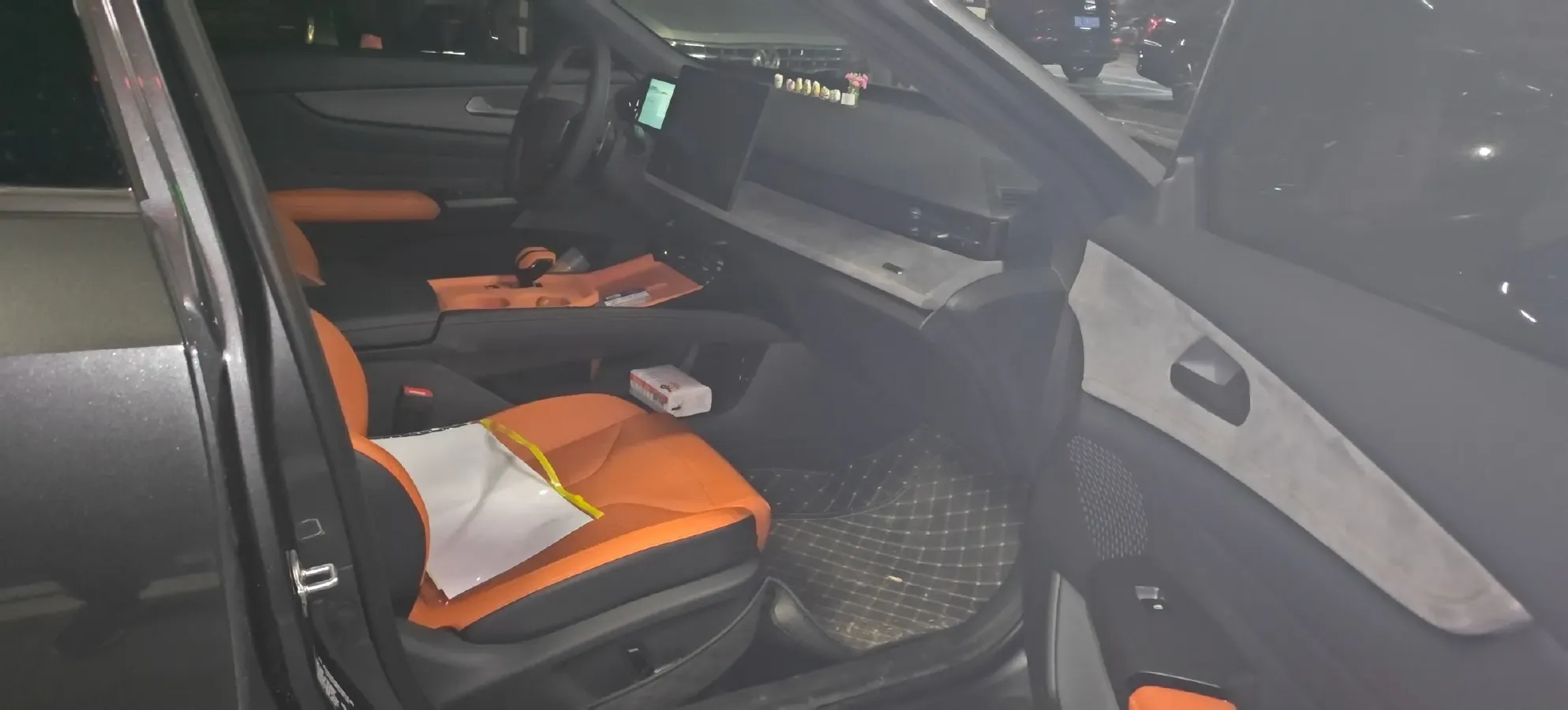 2025 ChangAn UNI-V 2.0T 245HP L4 8AT,autocango,china used car exporter,china ev exporter,chinese used car exporter,chinese used ev exporter