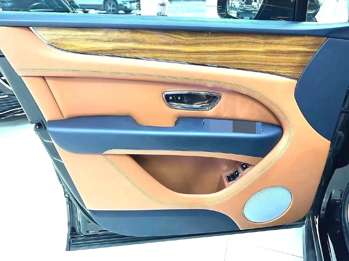 2021 Bentley Bentayga 4.0T 550HP V8 8AT,autocango,china used car exporter,china ev exporter,chinese used car exporter,chinese used ev exporter