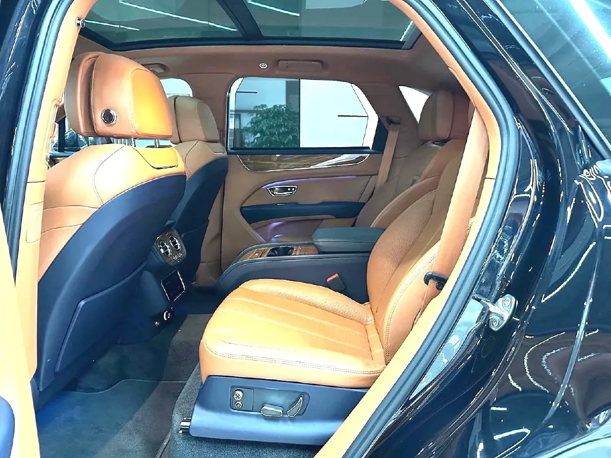 2021 Bentley Bentayga 4.0T 550HP V8 8AT,autocango,china used car exporter,china ev exporter,chinese used car exporter,chinese used ev exporter