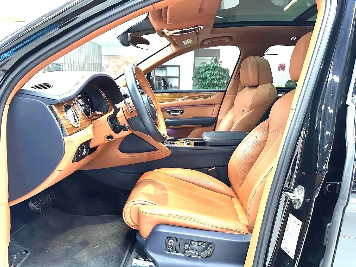 2021 Bentley Bentayga 4.0T 550HP V8 8AT,autocango,china used car exporter,china ev exporter,chinese used car exporter,chinese used ev exporter