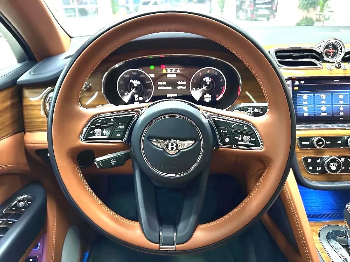 2021 Bentley Bentayga 4.0T 550HP V8 8AT,autocango,china used car exporter,china ev exporter,chinese used car exporter,chinese used ev exporter