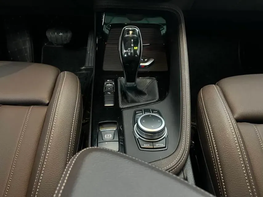 2021 BMW X2 2.0T 192HP L4 7DCT,autocango,china used car exporter,china ev exporter,chinese used car exporter,chinese used ev exporter