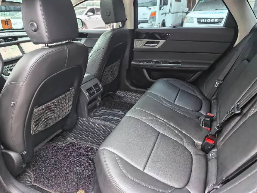 2020 Jaguar XFL 2.0T 200HP L4 8AT,autocango,china used car exporter,china ev exporter,chinese used car exporter,chinese used ev exporter