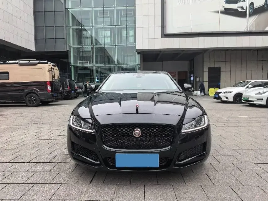 2020 Jaguar XFL 2.0T 200HP L4 8AT,autocango,china used car exporter,china ev exporter,chinese used car exporter,chinese used ev exporter