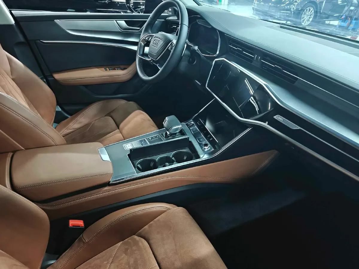 2024 Audi A7L 2.0T 245HP L4 7DCT,autocango,china used car exporter,china ev exporter,chinese used car exporter,chinese used ev exporter