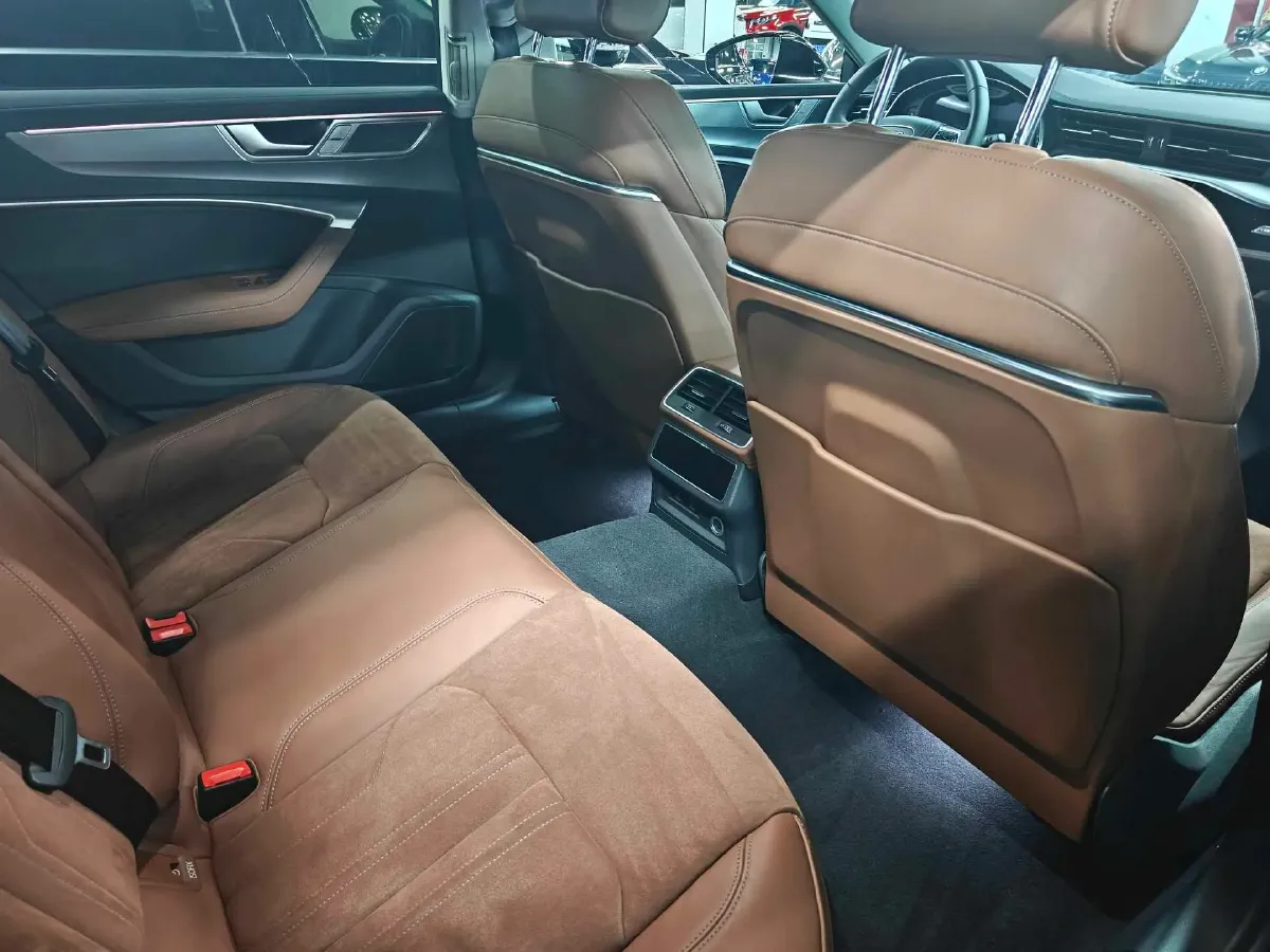 2024 Audi A7L 2.0T 245HP L4 7DCT,autocango,china used car exporter,china ev exporter,chinese used car exporter,chinese used ev exporter