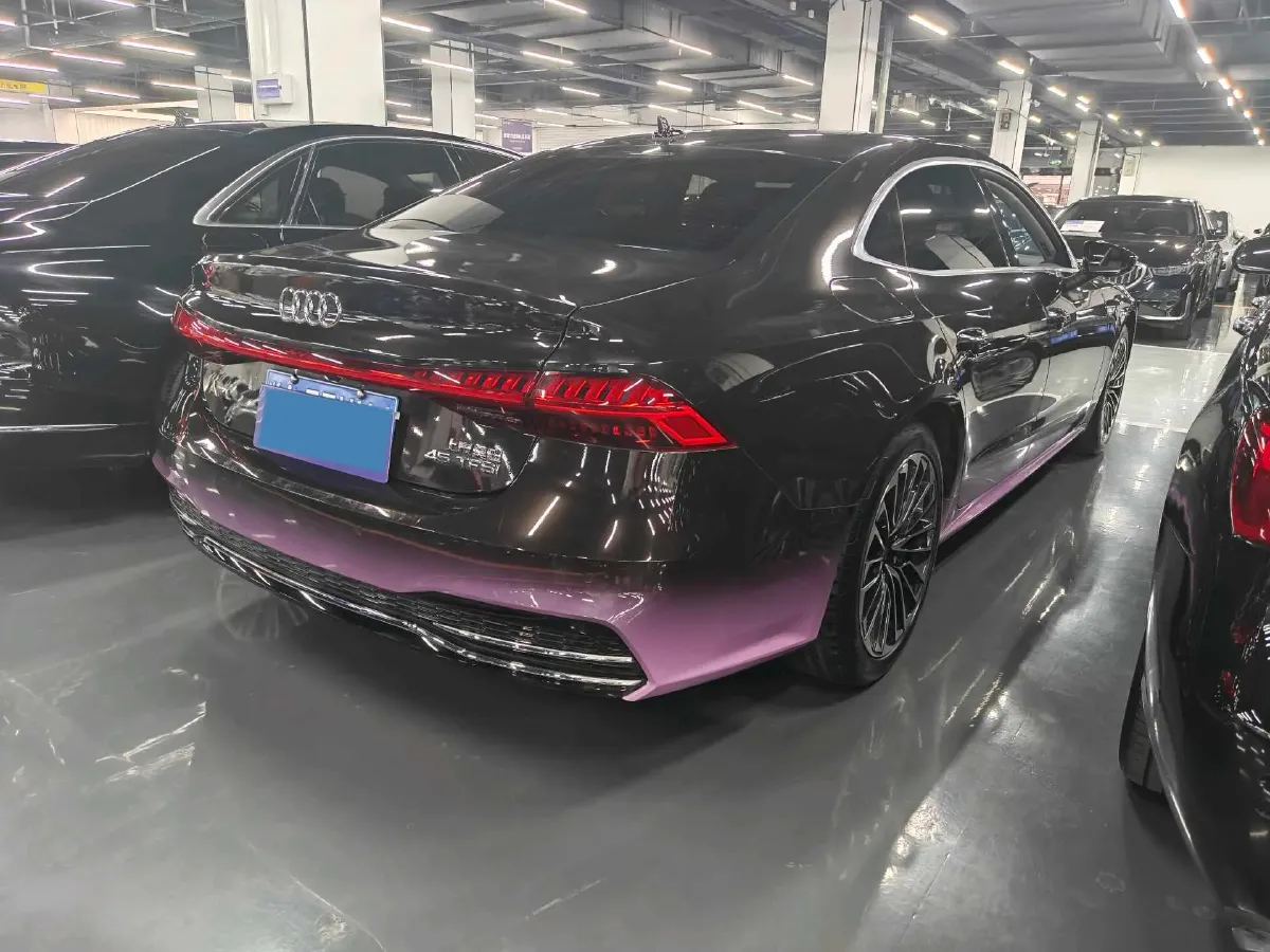 2024 Audi A7L 2.0T 245HP L4 7DCT,autocango,china used car exporter,china ev exporter,chinese used car exporter,chinese used ev exporter