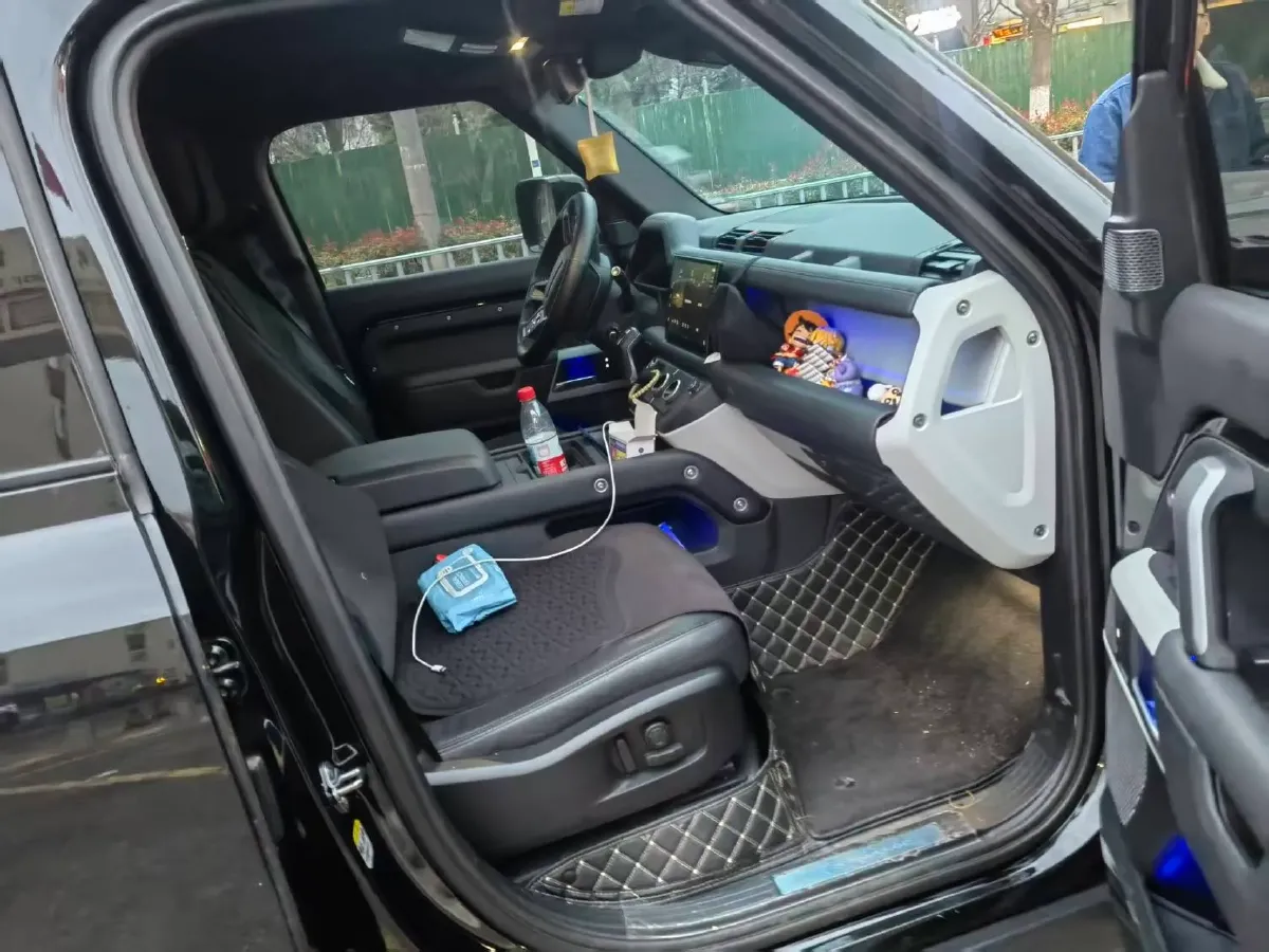 2024 Land Rover Defender 3.0T 400HP L6 8AT,autocango,china used car exporter,china ev exporter,chinese used car exporter,chinese used ev exporter