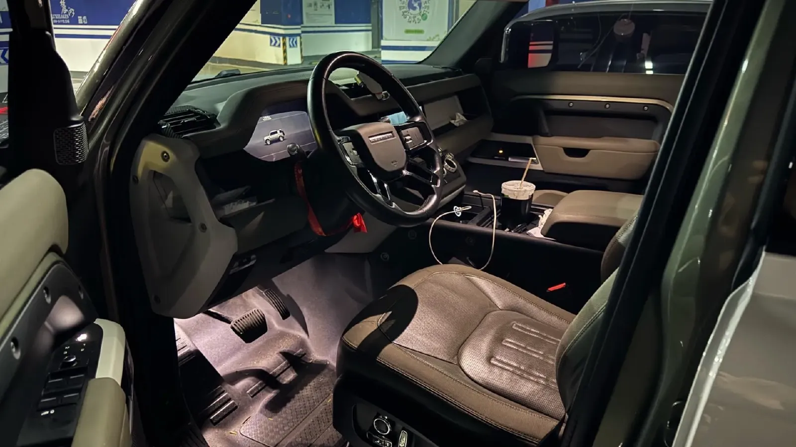 2020 Land Rover Defender 3.0T 400HP L6 8AT,autocango,china used car exporter,china ev exporter,chinese used car exporter,chinese used ev exporter