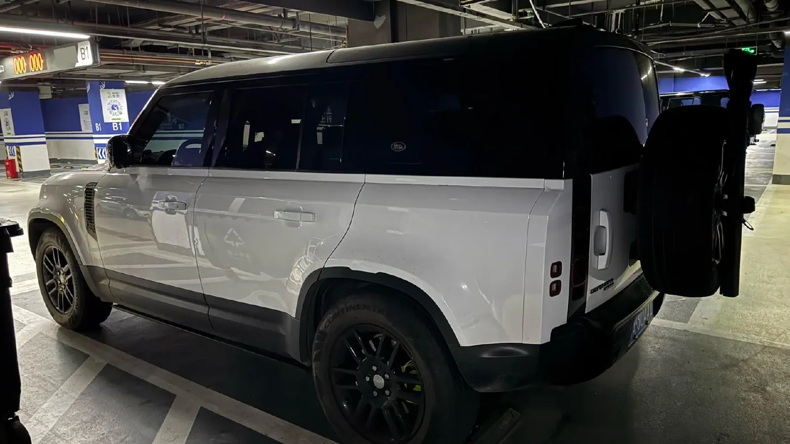 2020 Land Rover Defender 3.0T 400HP L6 8AT,autocango,china used car exporter,china ev exporter,chinese used car exporter,chinese used ev exporter