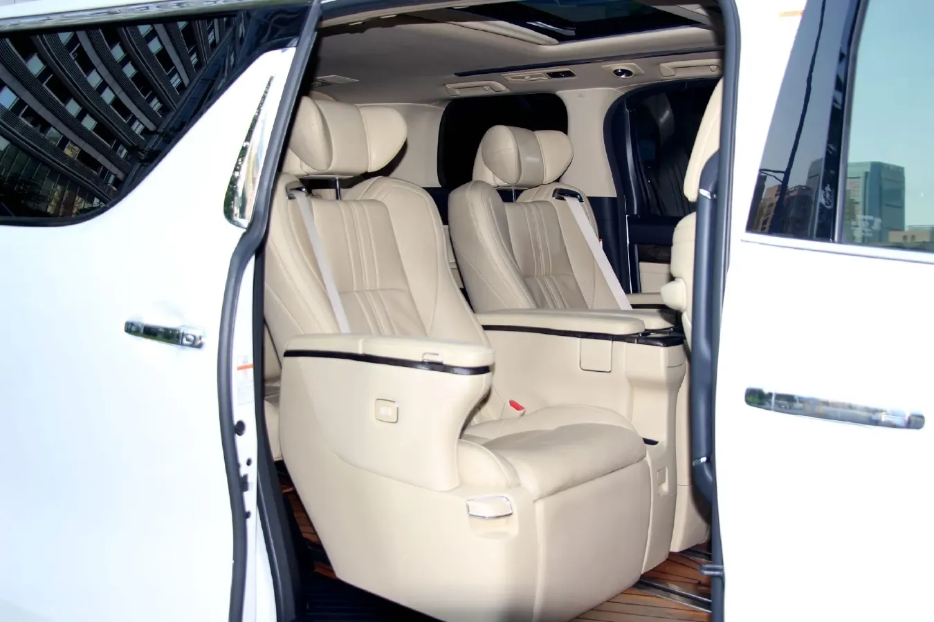 2018 Toyota Alphard 3.5L 301HP V6 8AT,autocango,china used car exporter,china ev exporter,chinese used car exporter,chinese used ev exporter