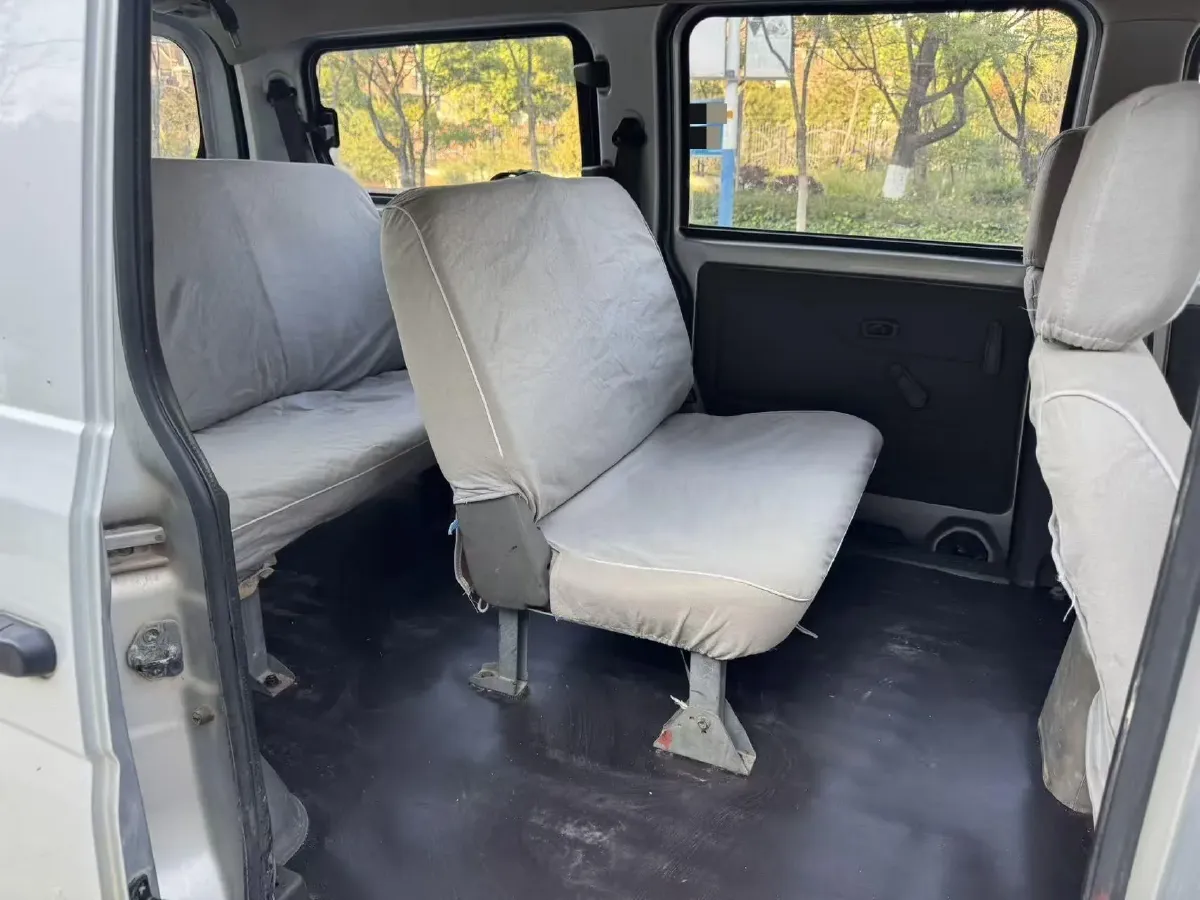 2015 WuLing RongGuang V 1.5L 112HP L4 5MT,autocango,china used car exporter,china ev exporter,chinese used car exporter,chinese used ev exporter