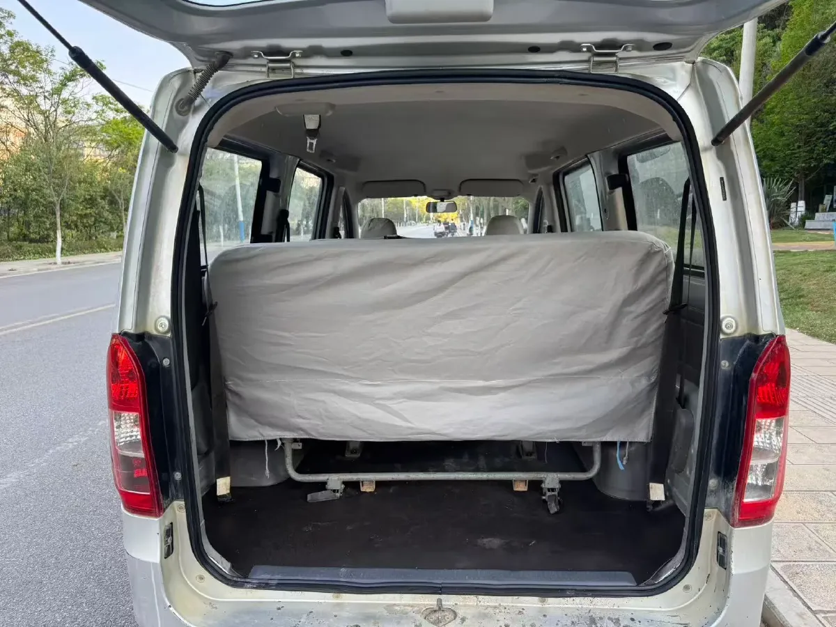 2015 WuLing RongGuang V 1.5L 112HP L4 5MT,autocango,china used car exporter,china ev exporter,chinese used car exporter,chinese used ev exporter