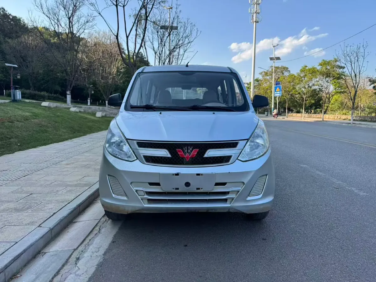 2015 WuLing RongGuang V 1.5L 112HP L4 5MT,autocango,china used car exporter,china ev exporter,chinese used car exporter,chinese used ev exporter