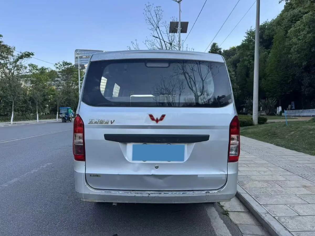 2015 WuLing RongGuang V 1.5L 112HP L4 5MT,autocango,china used car exporter,china ev exporter,chinese used car exporter,chinese used ev exporter