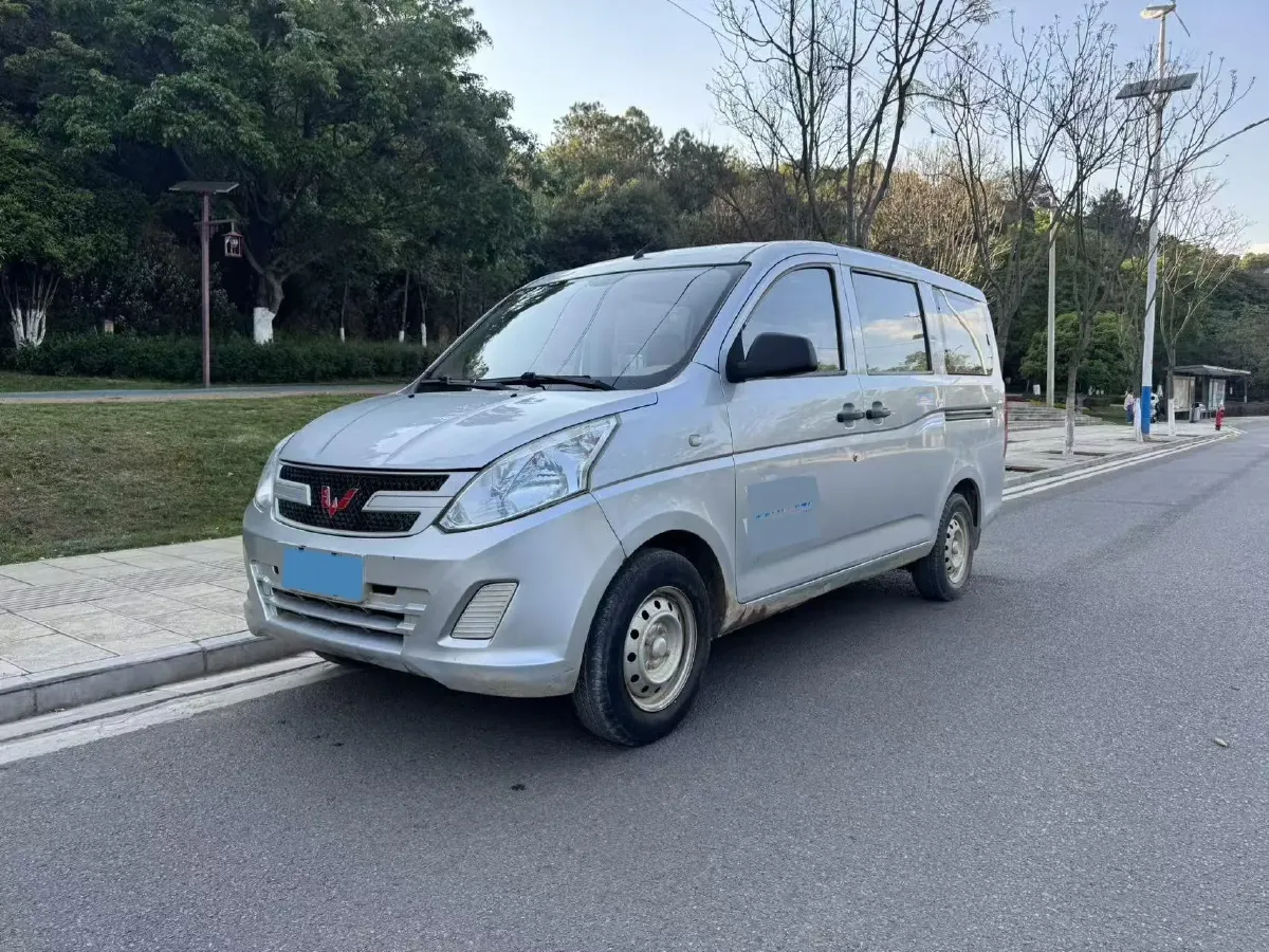 2015 WuLing RongGuang V 1.5L 112HP L4 5MT,autocango,china used car exporter,china ev exporter,chinese used car exporter,chinese used ev exporter
