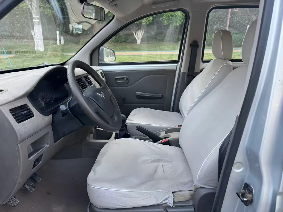 2015 WuLing RongGuang V 1.5L 112HP L4 5MT,autocango,china used car exporter,china ev exporter,chinese used car exporter,chinese used ev exporter