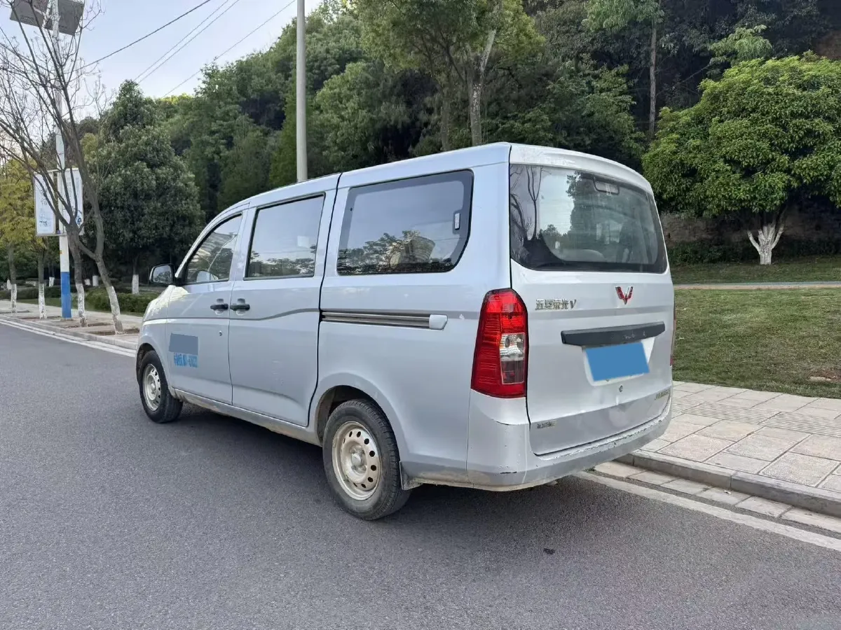 2015 WuLing RongGuang V 1.5L 112HP L4 5MT,autocango,china used car exporter,china ev exporter,chinese used car exporter,chinese used ev exporter