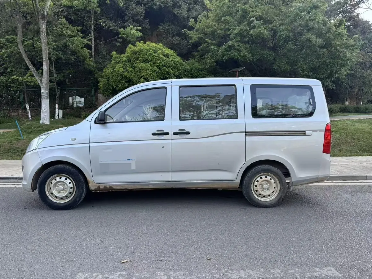 2015 WuLing RongGuang V 1.5L 112HP L4 5MT,autocango,china used car exporter,china ev exporter,chinese used car exporter,chinese used ev exporter
