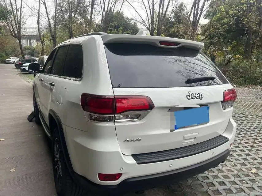 2020 Jeep Grand Cherokee 3.0L 234HP V6 8AT,autocango,china used car exporter,china ev exporter,chinese used car exporter,chinese used ev exporter