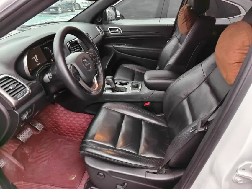 2020 Jeep Grand Cherokee 3.0L 234HP V6 8AT,autocango,china used car exporter,china ev exporter,chinese used car exporter,chinese used ev exporter