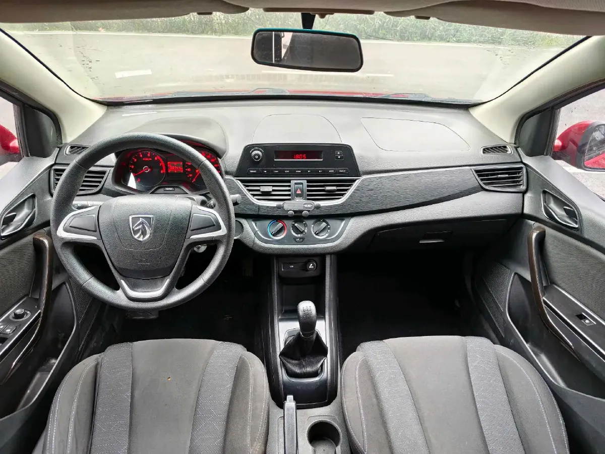 2016 BaoJun 310 1.2L 82HP L4 5MT,autocango,china used car exporter,china ev exporter,chinese used car exporter,chinese used ev exporter